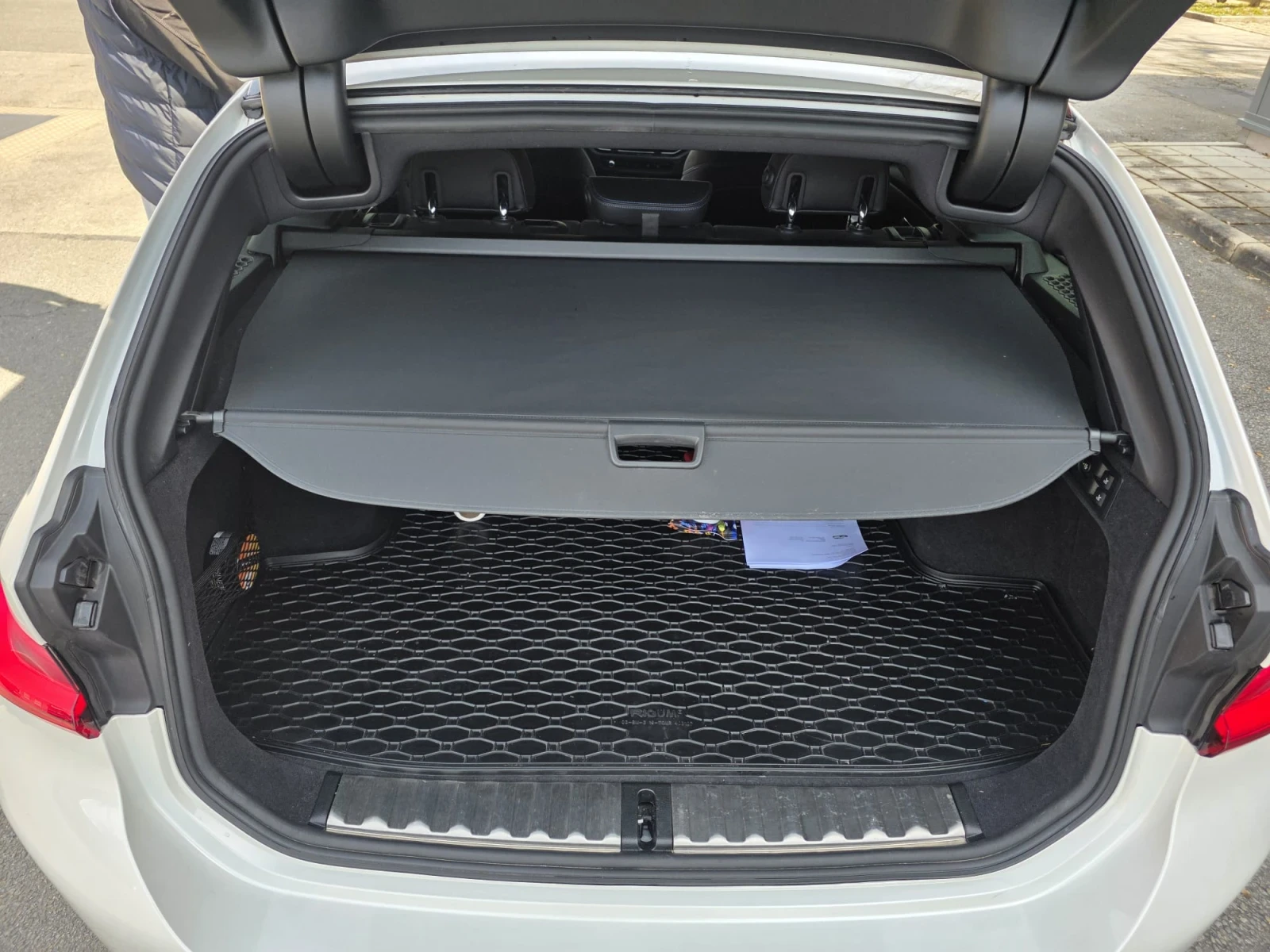 BMW 320 X Drive Facelift M пакет. Пълна сервизна история., снимка 6 - Автомобили и джипове - 53909331