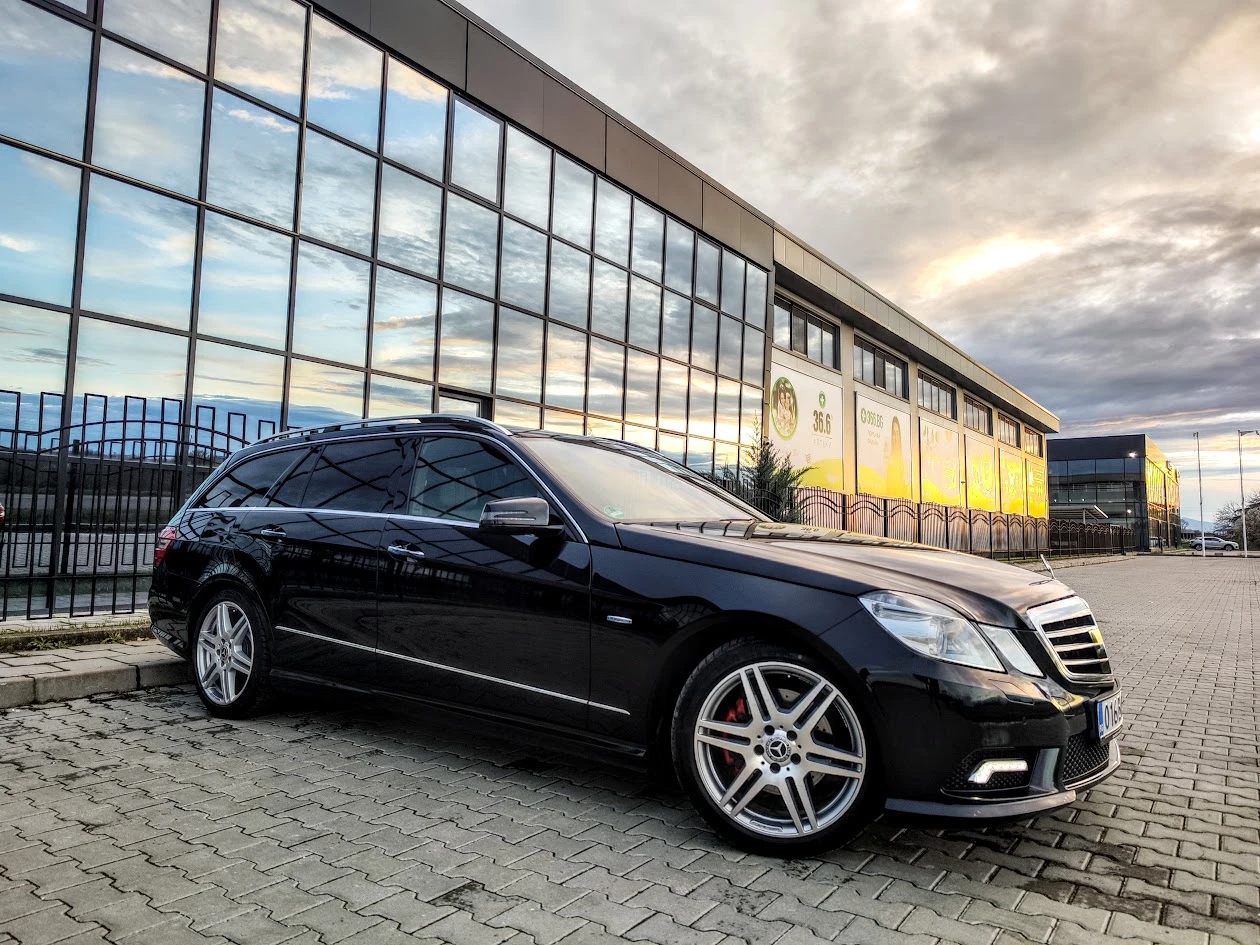 Mercedes-Benz E 350 * AMG* 4-MATIC* AVANTGARDE* PANORAMA* FULL, снимка 3 - Автомобили и джипове - 54084184