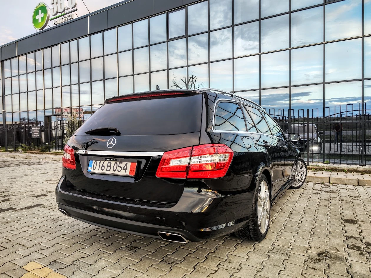 Mercedes-Benz E 350 * AMG* 4-MATIC* AVANTGARDE* PANORAMA* FULL, снимка 4 - Автомобили и джипове - 54084184