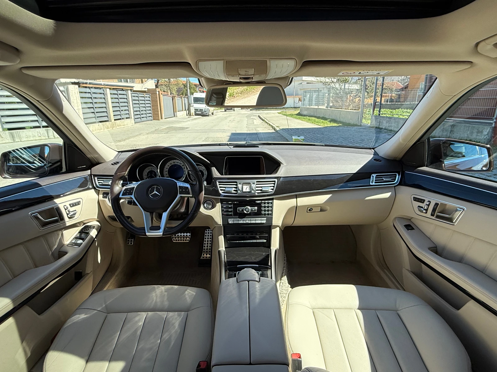 Mercedes-Benz E 350 FACELIFT-AMG-PAKET-3.5D-4X4-FULL-ШВЕЙЦАРИЯ, снимка 11 - Автомобили и джипове - 54113191