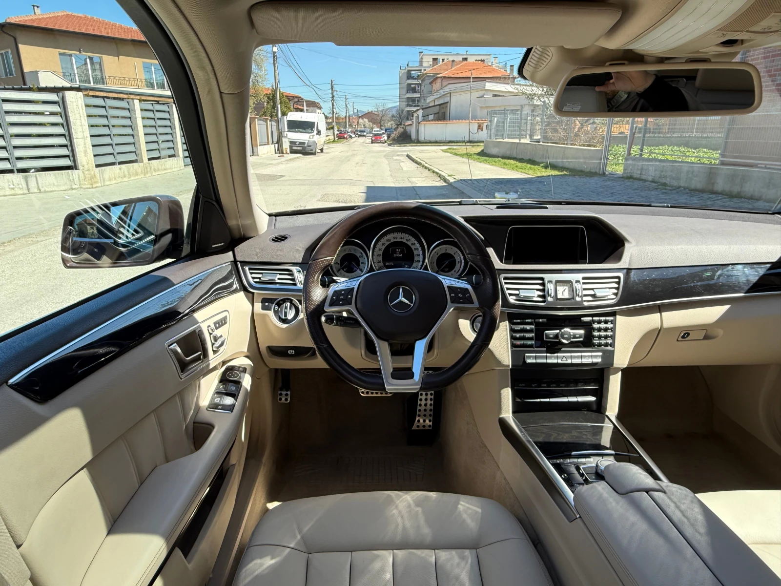 Mercedes-Benz E 350 FACELIFT-AMG-PAKET-3.5D-4X4-FULL-ШВЕЙЦАРИЯ, снимка 10 - Автомобили и джипове - 54113191