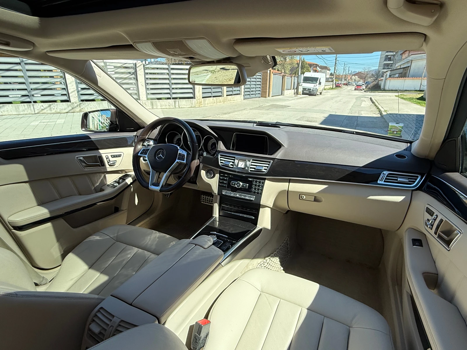 Mercedes-Benz E 350 FACELIFT-AMG-PAKET-3.5D-4X4-FULL-ШВЕЙЦАРИЯ, снимка 12 - Автомобили и джипове - 54113191