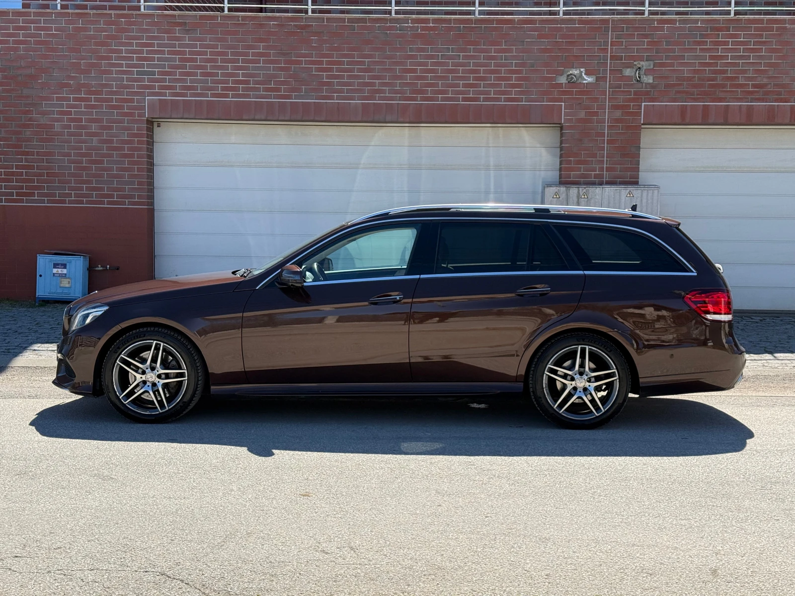 Mercedes-Benz E 350 FACELIFT-AMG-PAKET-3.5D-4X4-FULL-ШВЕЙЦАРИЯ, снимка 8 - Автомобили и джипове - 54113191