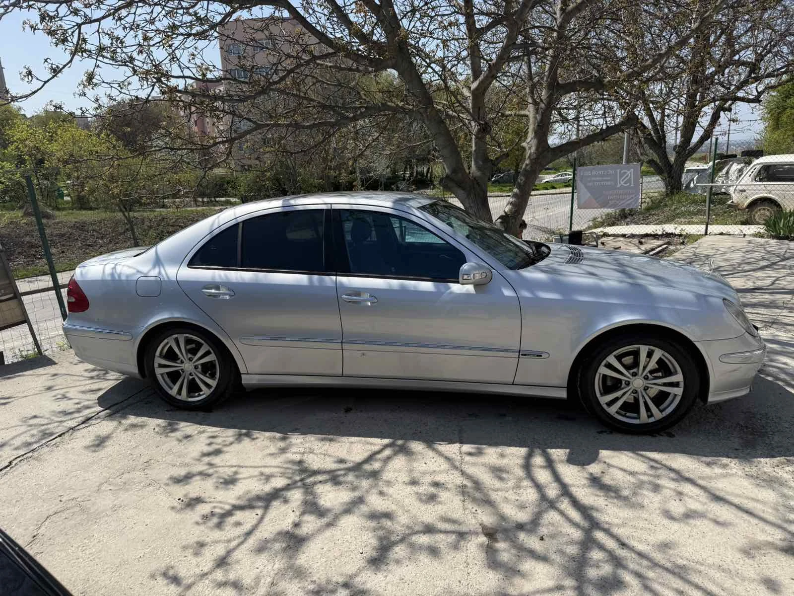 Mercedes-Benz E 280, снимка 5 - Автомобили и джипове - 54231560