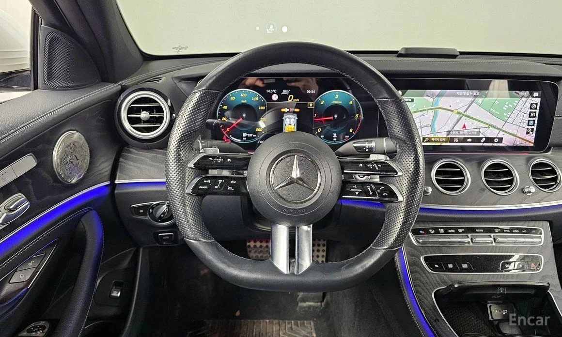 Mercedes-Benz E 220, снимка 13 - Автомобили и джипове - 54392487