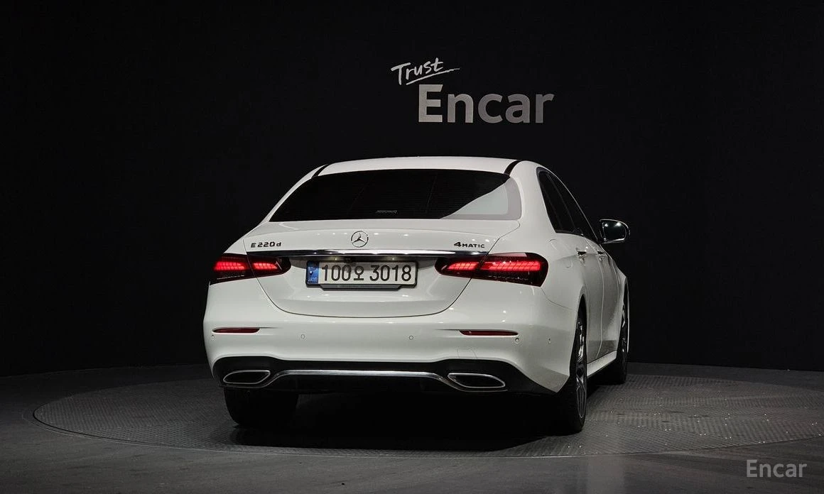 Mercedes-Benz E 220, снимка 4 - Автомобили и джипове - 54392487