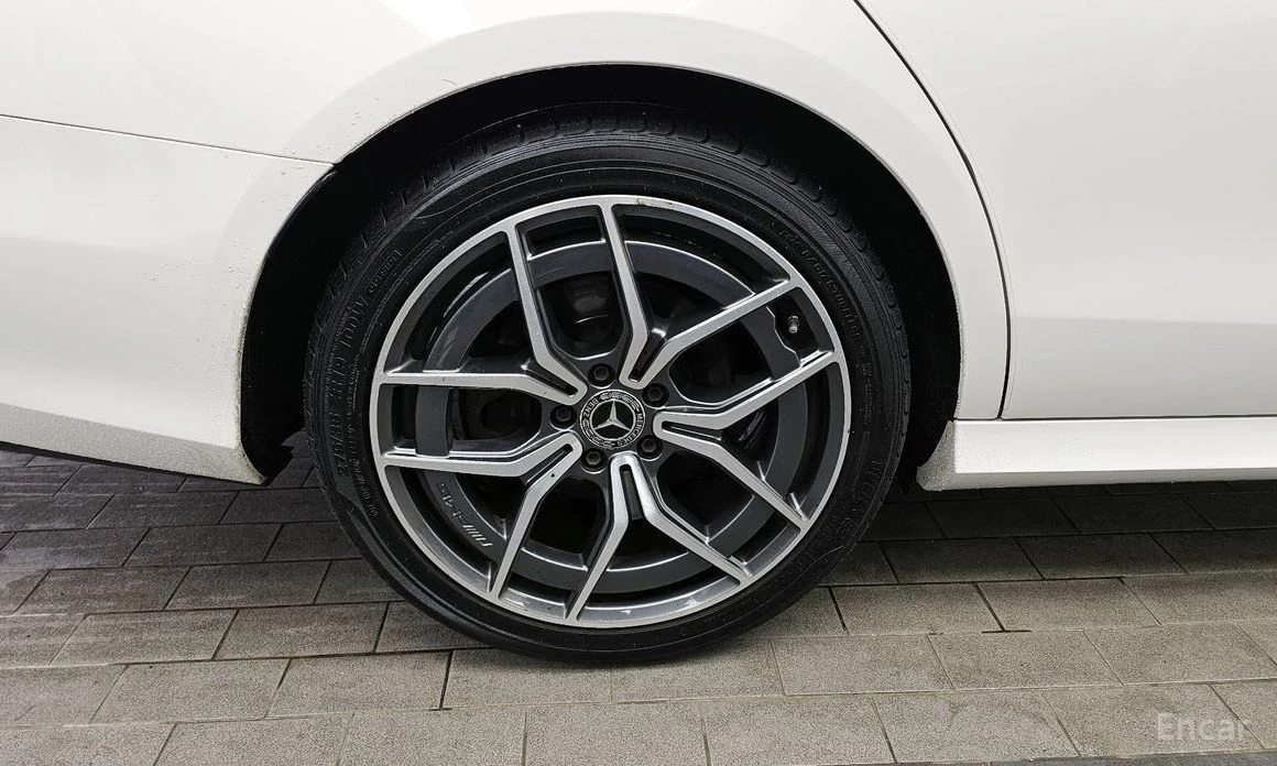 Mercedes-Benz E 220, снимка 5 - Автомобили и джипове - 54392487