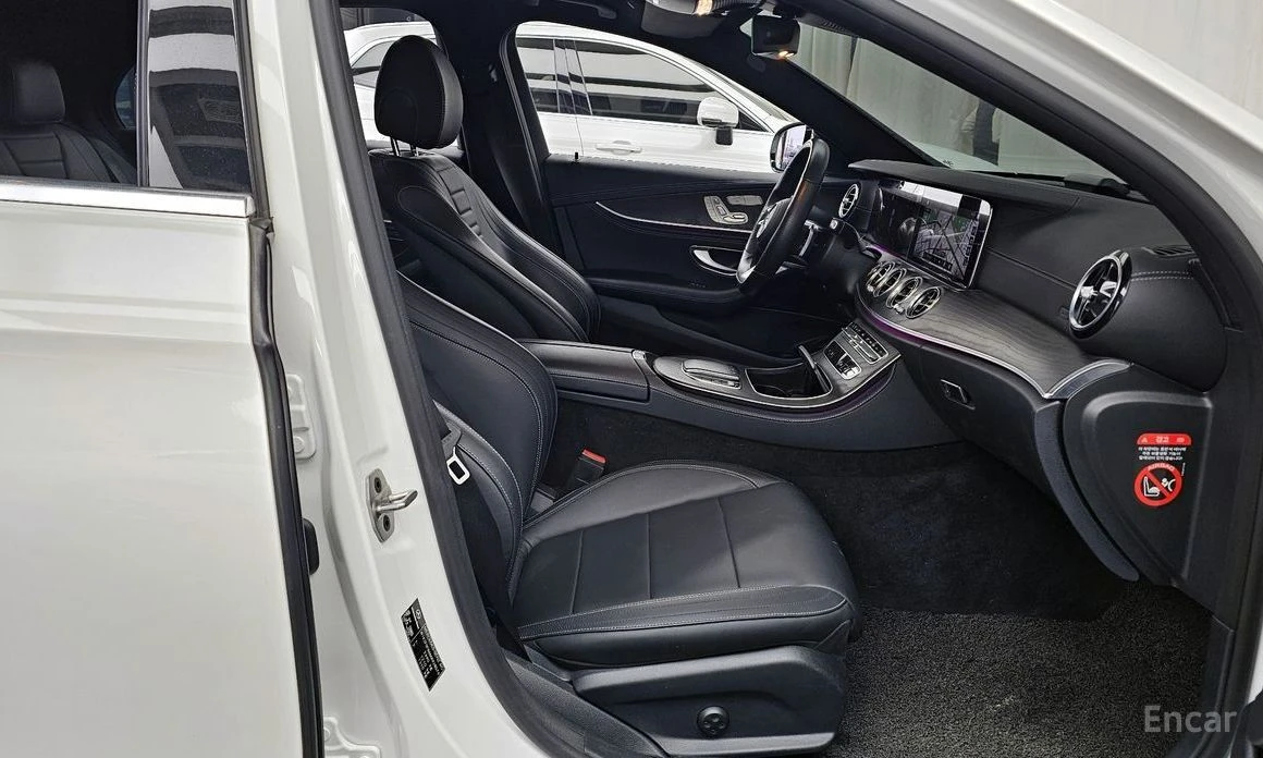 Mercedes-Benz E 220, снимка 11 - Автомобили и джипове - 54392487