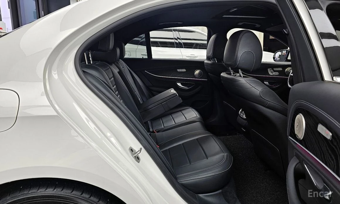 Mercedes-Benz E 220, снимка 12 - Автомобили и джипове - 54392487