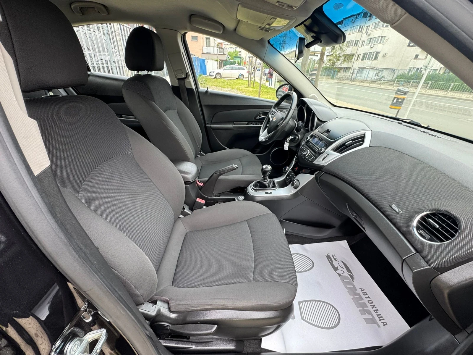 Chevrolet Cruze 1.8i/ГАЗ, снимка 14 - Автомобили и джипове - 54463934