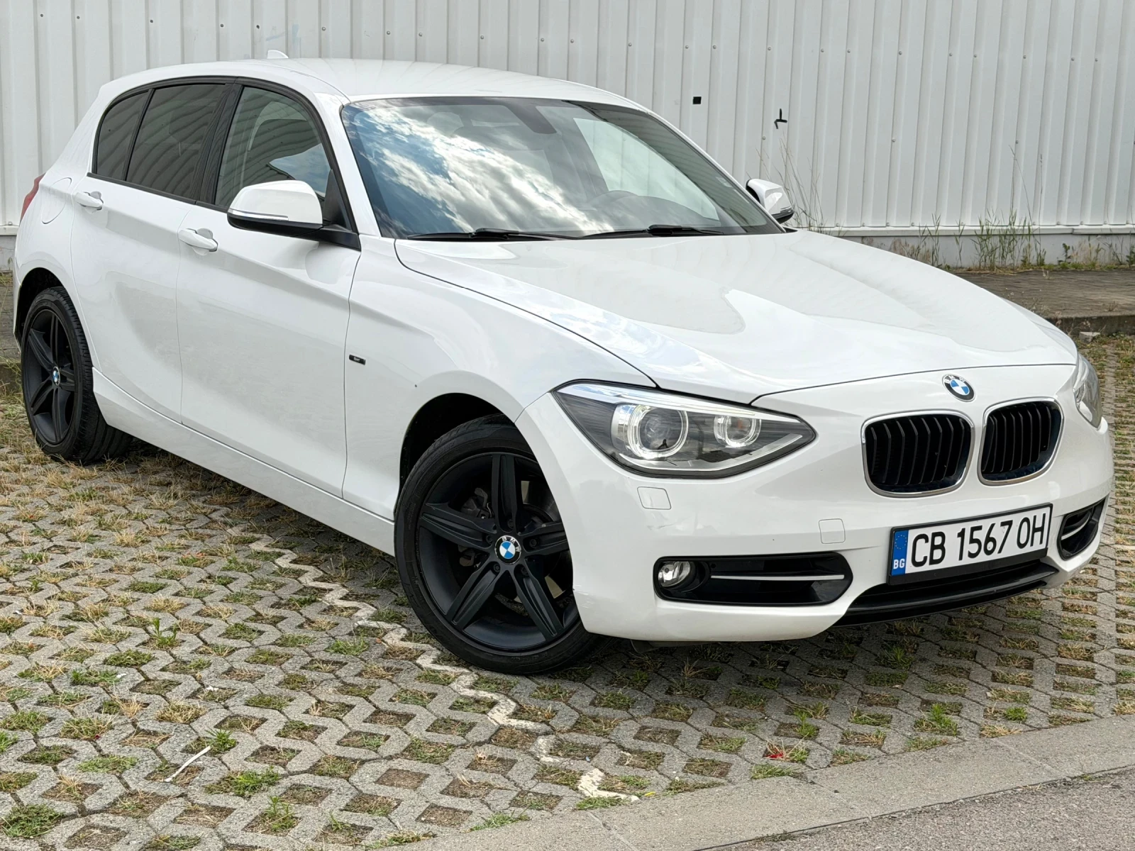BMW 120 2.0d/SPORT/SHADOW LINE/PDC/LED/BI-XENON/TOP, снимка 3 - Автомобили и джипове - 55178861