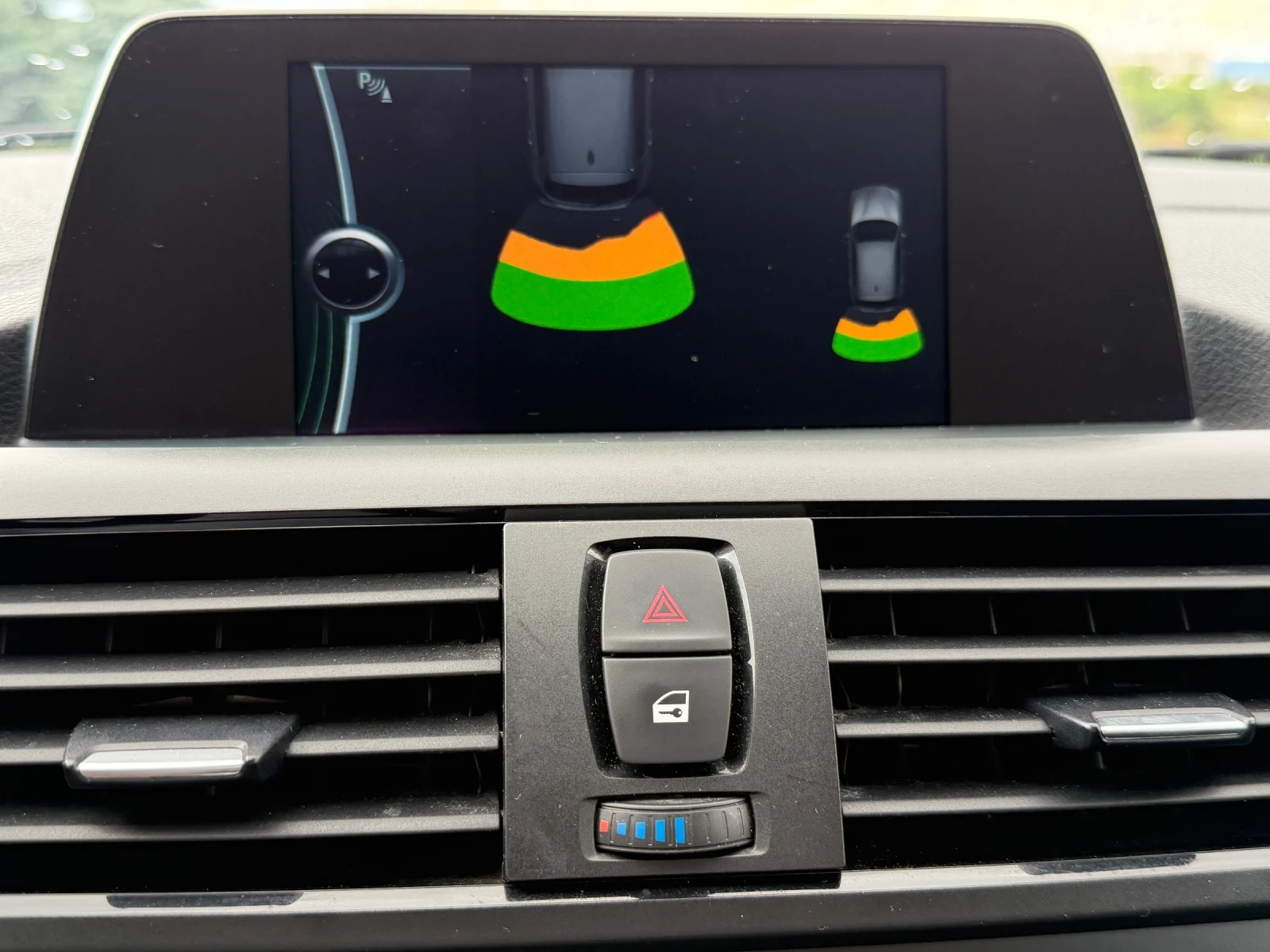 BMW 120 2.0d/SPORT/SHADOW LINE/PDC/LED/BI-XENON/TOP, снимка 17 - Автомобили и джипове - 55178861