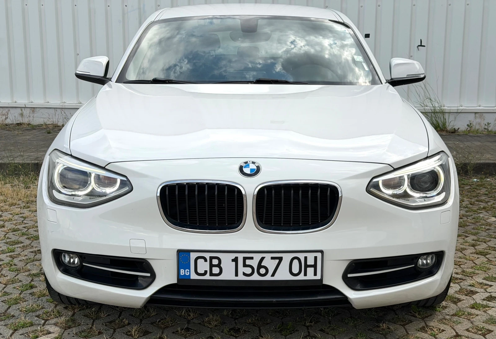 BMW 120 2.0d/SPORT/SHADOW LINE/PDC/LED/BI-XENON/TOP, снимка 2 - Автомобили и джипове - 55178861