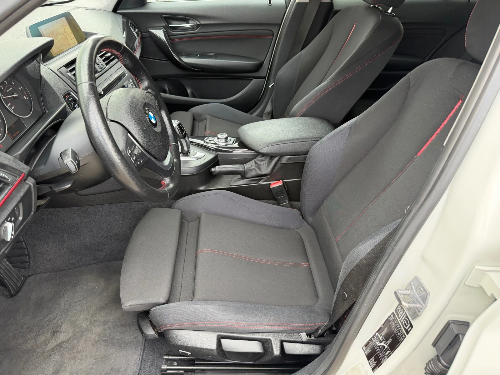 BMW 120 2.0d/SPORT/SHADOW LINE/PDC/LED/BI-XENON/TOP, снимка 7 - Автомобили и джипове - 55178861