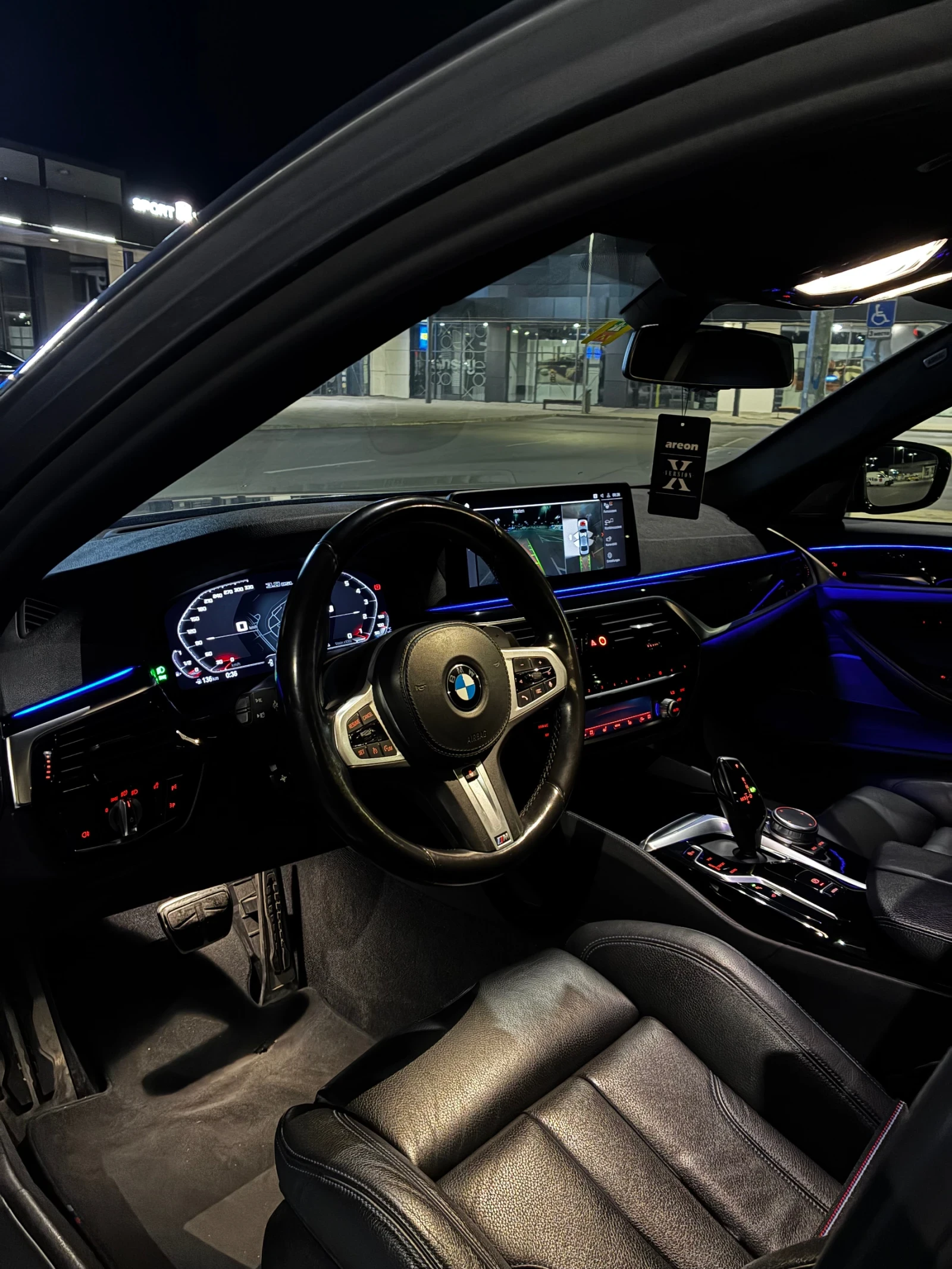 BMW 550 Harman Kardon, Head-Up Display 360  Kamera M Sport, снимка 11 - Автомобили и джипове - 56225916