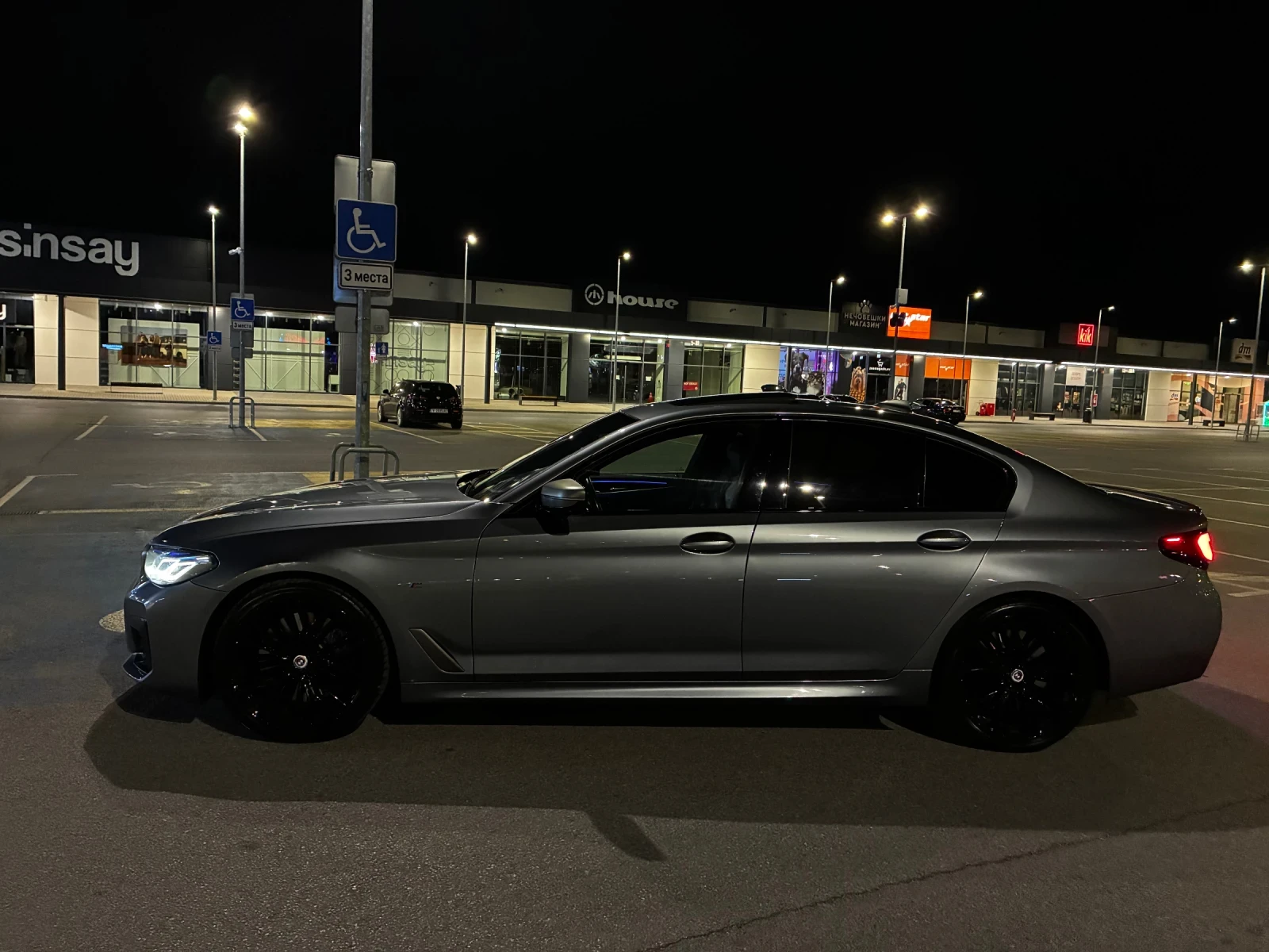 BMW 550 Harman Kardon, Head-Up Display 360  Kamera M Sport, снимка 3 - Автомобили и джипове - 56225916