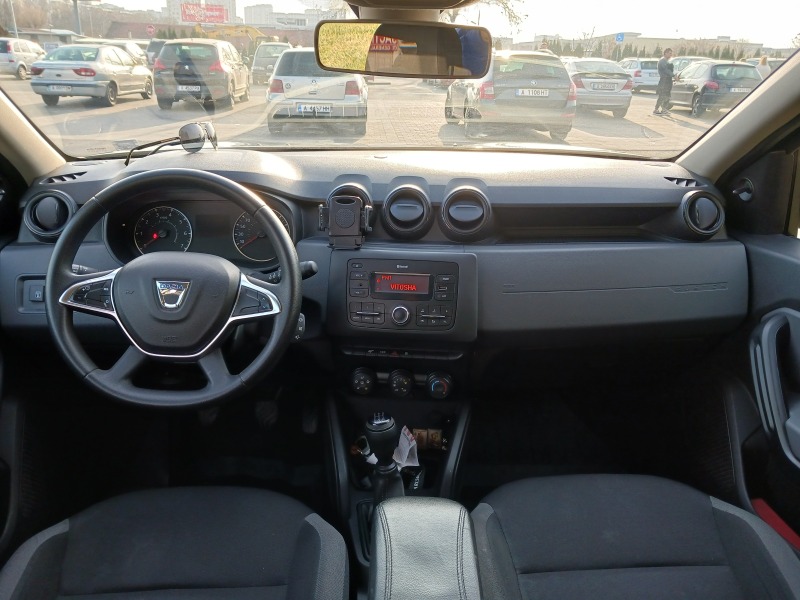 Dacia Duster 1.6 АГУ, снимка 6 - Автомобили и джипове - 45648489