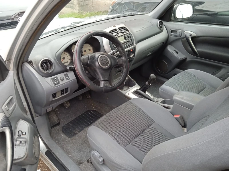 Toyota Rav4 2.0 D4D, снимка 7 - Автомобили и джипове - 48504547