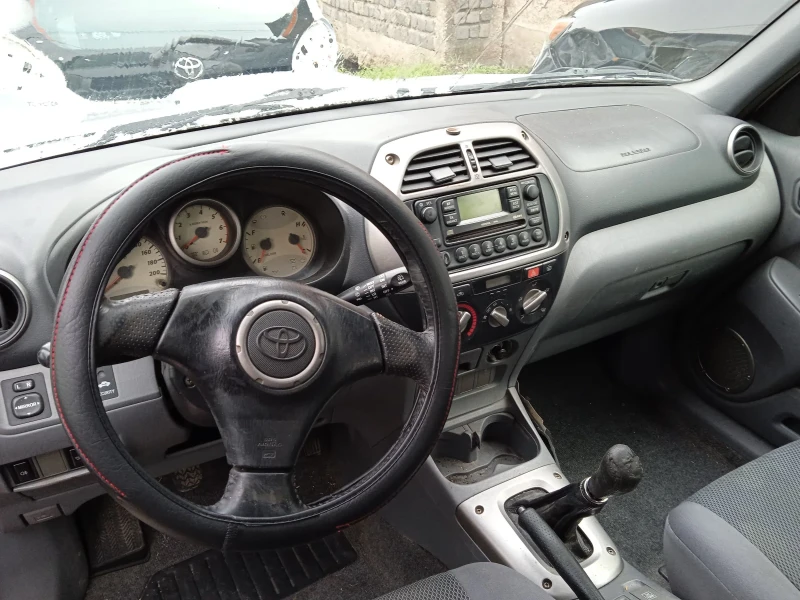 Toyota Rav4 2.0 D4D, снимка 8 - Автомобили и джипове - 48504547