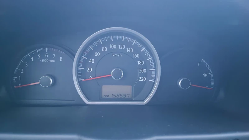 Kia Sportage 2.0i, снимка 13 - Автомобили и джипове - 53244663