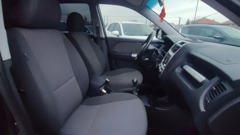 Kia Sportage 2.0i, снимка 14 - Автомобили и джипове - 53244663