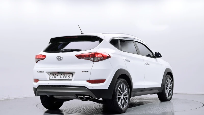 Hyundai Tucson 2.0 CRDI / АВТОМАТИК / СЕРВИЗНА ИСТОРИЯ !!!, снимка 2 - Автомобили и джипове - 53430277