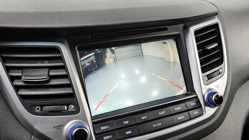 Hyundai Tucson 2.0 CRDI / АВТОМАТИК / СЕРВИЗНА ИСТОРИЯ !!!, снимка 12 - Автомобили и джипове - 53430277