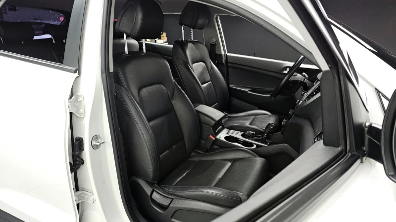 Hyundai Tucson 2.0 CRDI / АВТОМАТИК / СЕРВИЗНА ИСТОРИЯ !!!, снимка 7 - Автомобили и джипове - 53430277