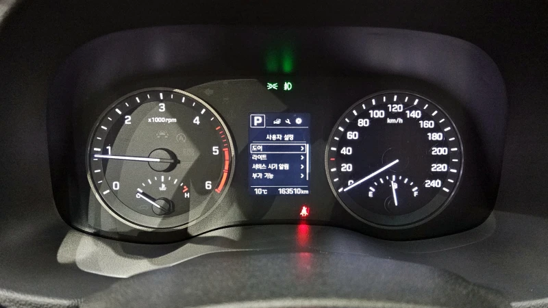 Hyundai Tucson 2.0 CRDI / АВТОМАТИК / СЕРВИЗНА ИСТОРИЯ !!!, снимка 16 - Автомобили и джипове - 53430277