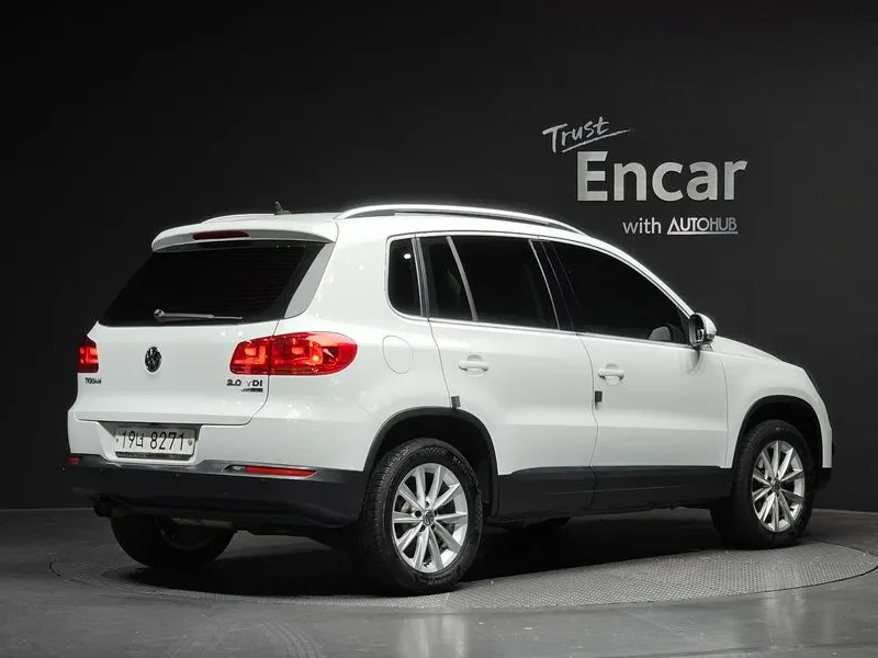 VW Tiguan 2.0 TDI, снимка 2 - Автомобили и джипове - 54302802