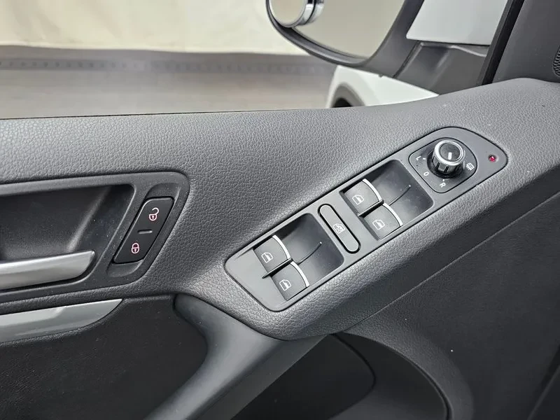 VW Tiguan 2.0 TDI, снимка 14 - Автомобили и джипове - 54302802