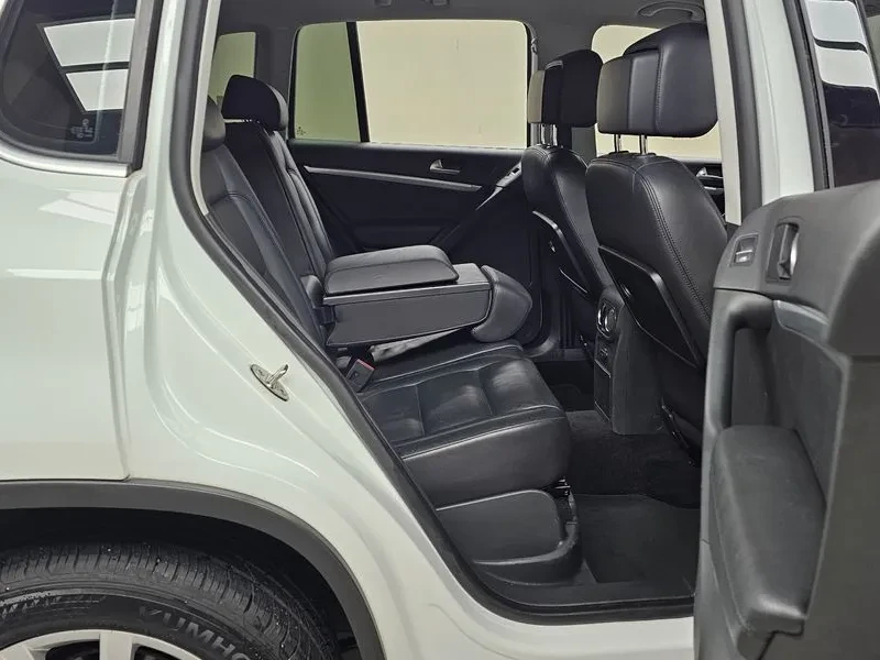 VW Tiguan 2.0 TDI, снимка 12 - Автомобили и джипове - 54302802