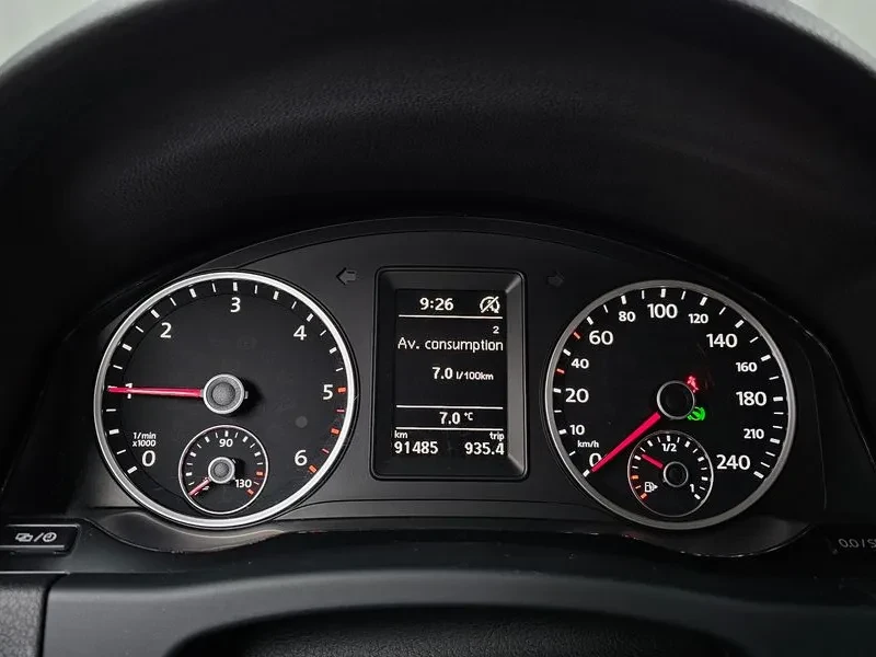 VW Tiguan 2.0 TDI, снимка 8 - Автомобили и джипове - 54302802