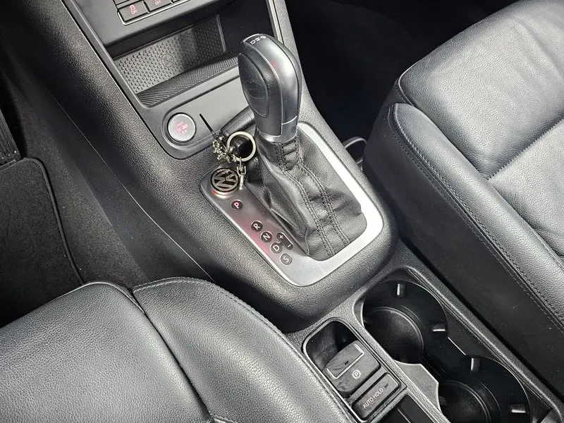 VW Tiguan 2.0 TDI, снимка 9 - Автомобили и джипове - 54302802
