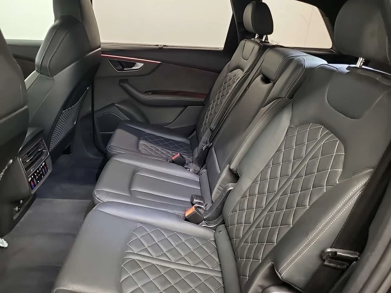 Audi SQ7 4.0TFSI Quattro * CARFAX * Пълна история в Audi * , снимка 10 - Автомобили и джипове - 54121251