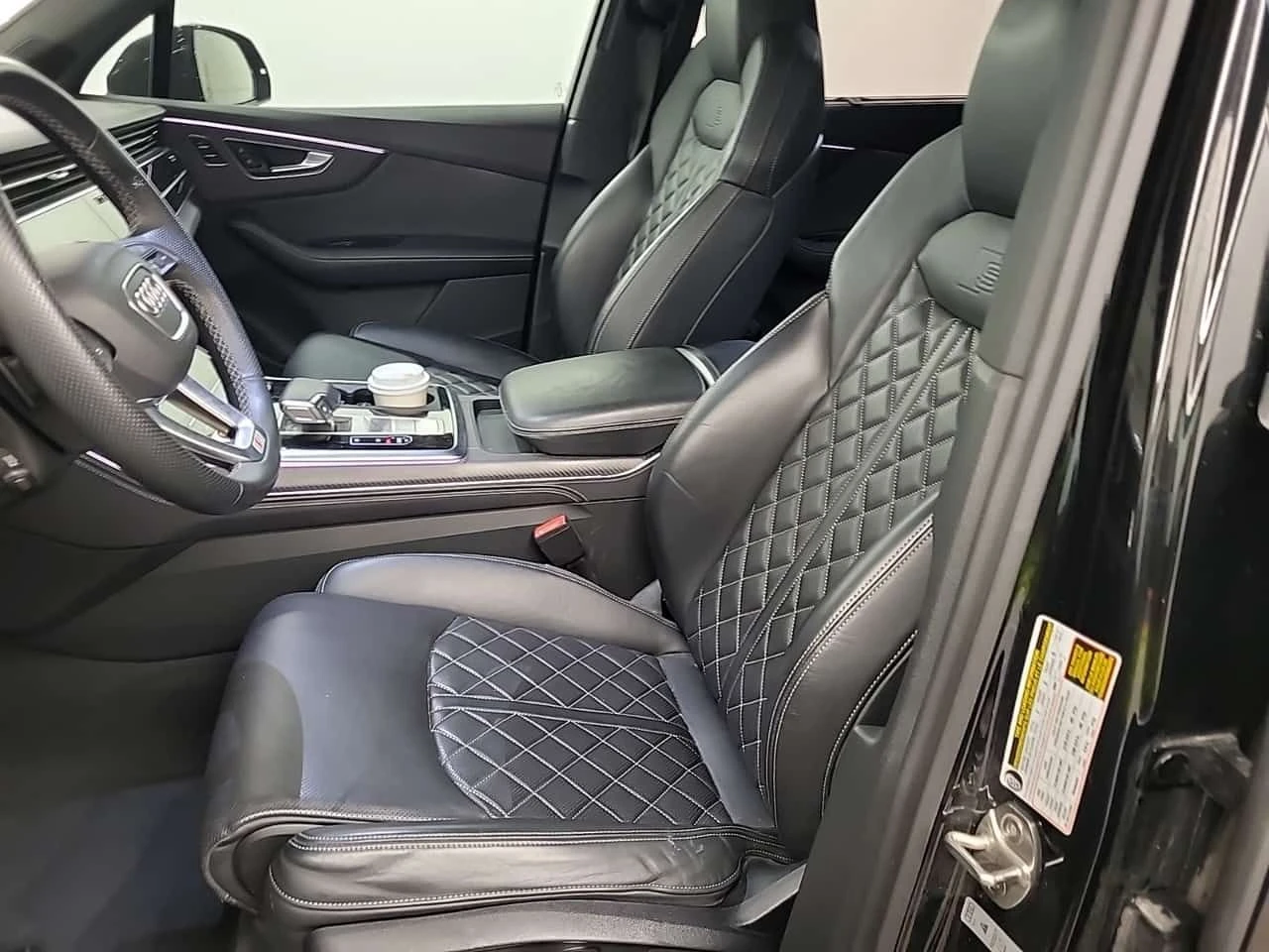 Audi SQ7 4.0TFSI Quattro * CARFAX * Пълна история в Audi * , снимка 9 - Автомобили и джипове - 54121251