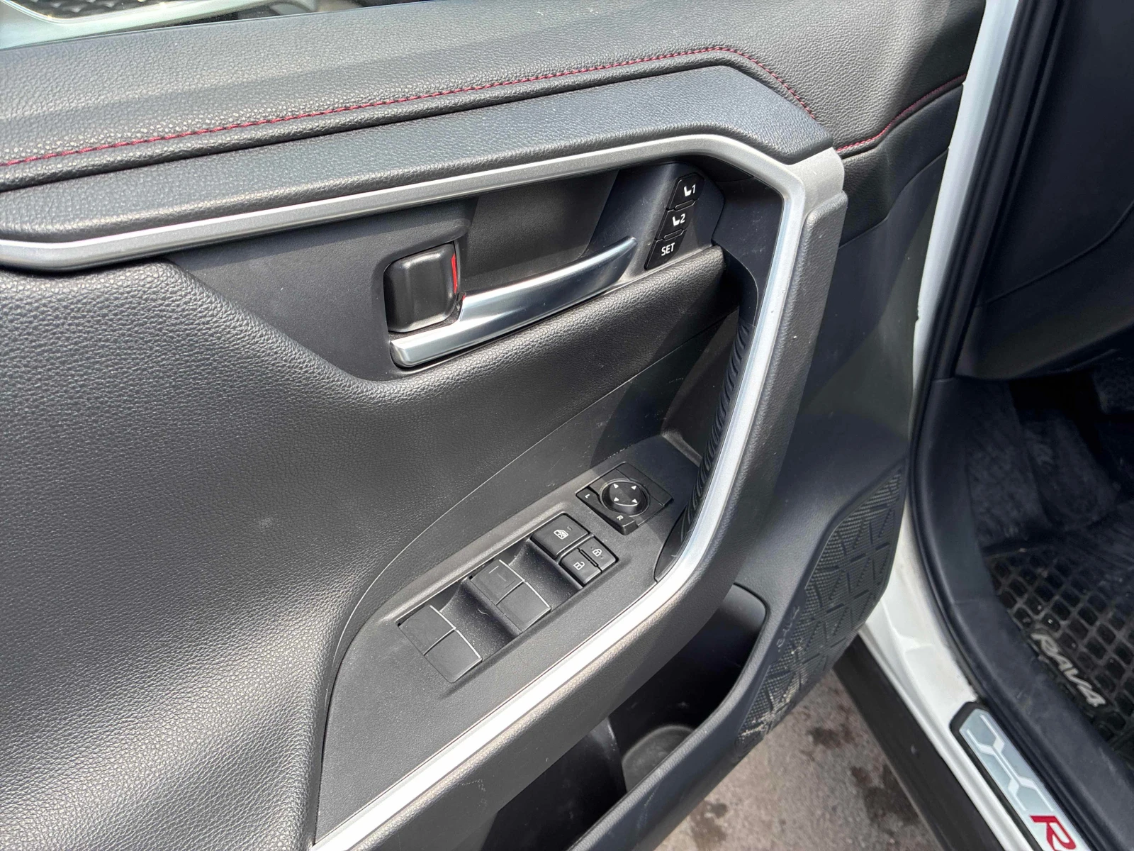 Toyota Rav4 Prime/XSE AWD/PANO/OBDUHVANE/17805km, снимка 13 - Автомобили и джипове - 54439370