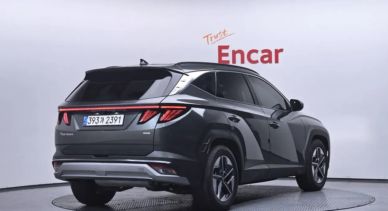Hyundai Tucson Inspiration 4WD | Panoramic | Adaptive Cruise | Me, снимка 2 - Автомобили и джипове - 54478939