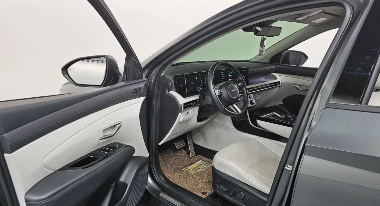 Hyundai Tucson Inspiration 4WD | Panoramic | Adaptive Cruise | Me, снимка 6 - Автомобили и джипове - 54478939