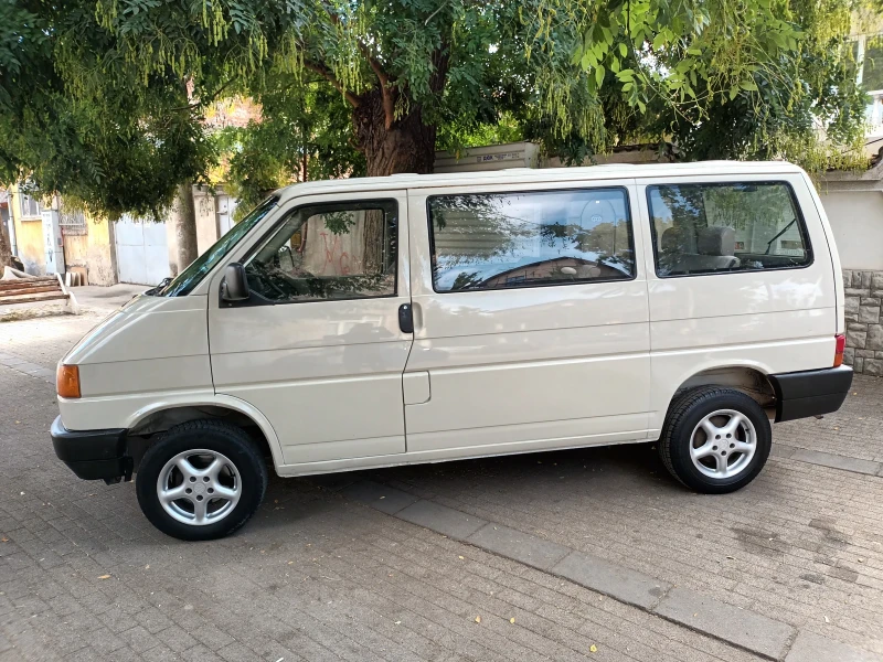 VW Caravelle 2.4 D 8 местен , снимка 3 - Бусове и автобуси - 47536138