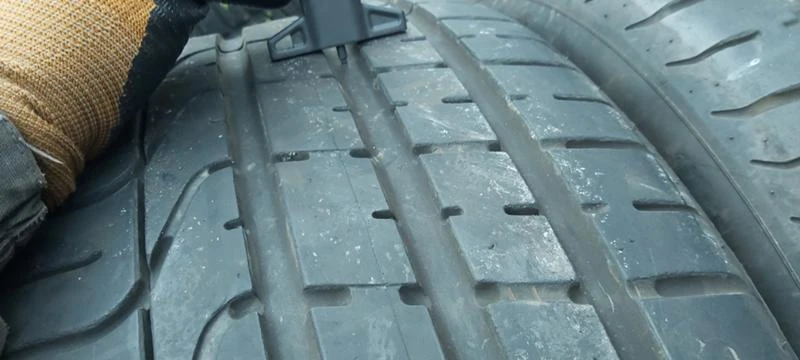 Гуми Летни 255/40R19, снимка 4 - Гуми и джанти - 31480338