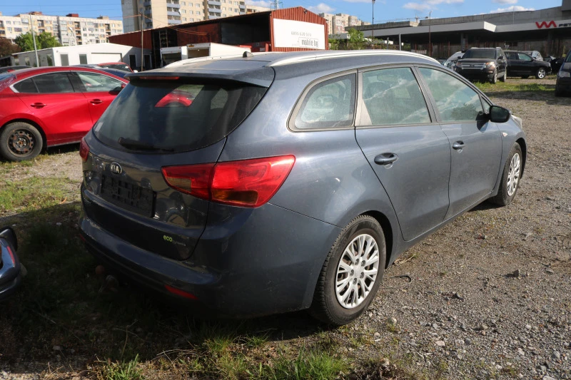 Kia Ceed 1.6 GDI, снимка 5 - Автомобили и джипове - 45496180