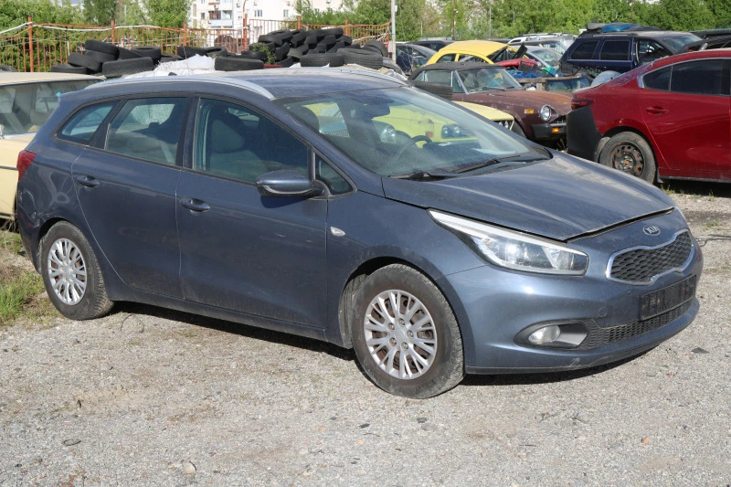 Kia Ceed 1.6 GDI, снимка 3 - Автомобили и джипове - 45496180