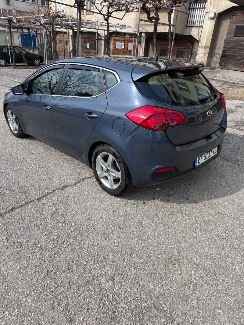 Kia Ceed 1.6 CRDI, снимка 3 - Автомобили и джипове - 49301668