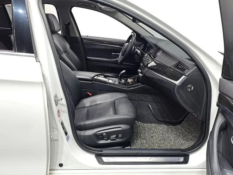 BMW 528 xDrive Luxury Plus, снимка 11 - Автомобили и джипове - 53860845