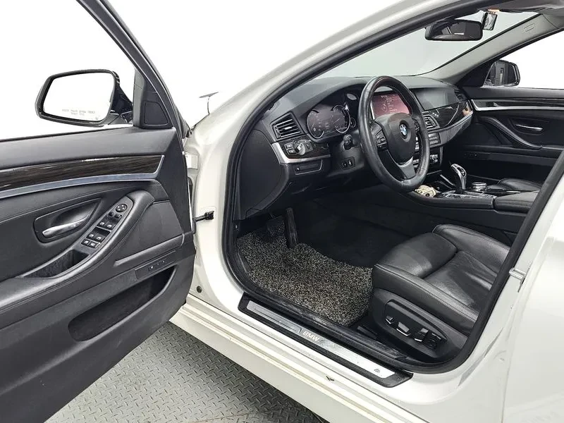 BMW 528 xDrive Luxury Plus, снимка 10 - Автомобили и джипове - 53860845