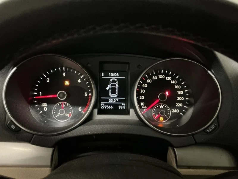 VW Golf VI 1.6 TDI Highline BlueMotion Tech, снимка 4 - Автомобили и джипове - 55467603