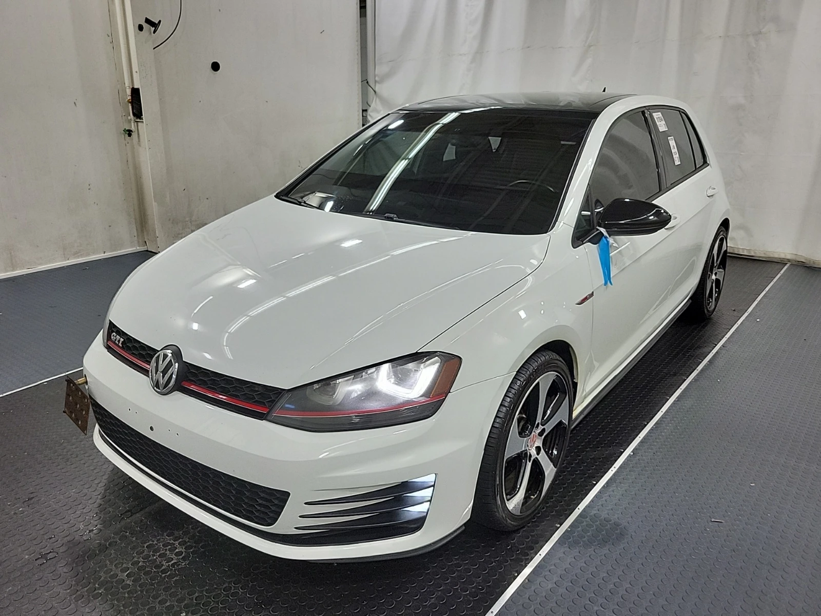 VW Golf GTI * CARFAX * АвтоКредит * Цена до България*  | Mobile.bg — изображение 1