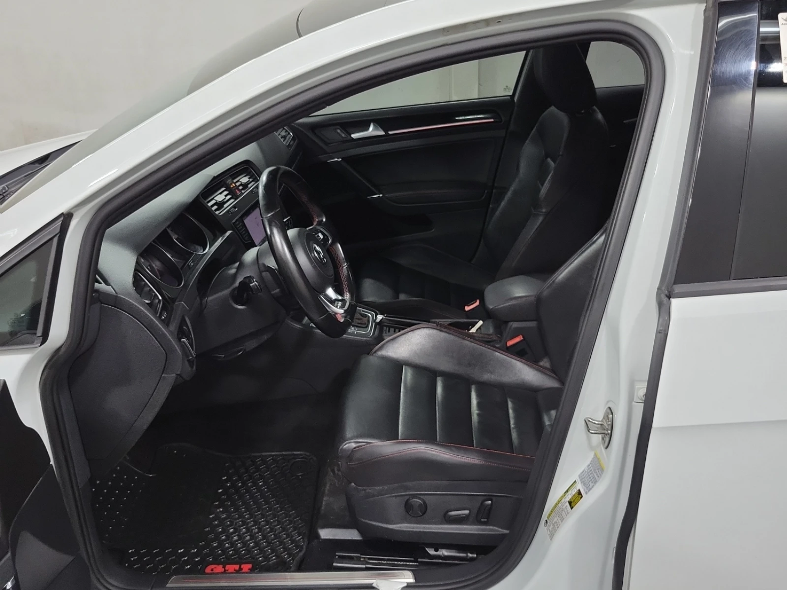 VW Golf GTI * CARFAX * АвтоКредит * Цена до България*  - изображение 8