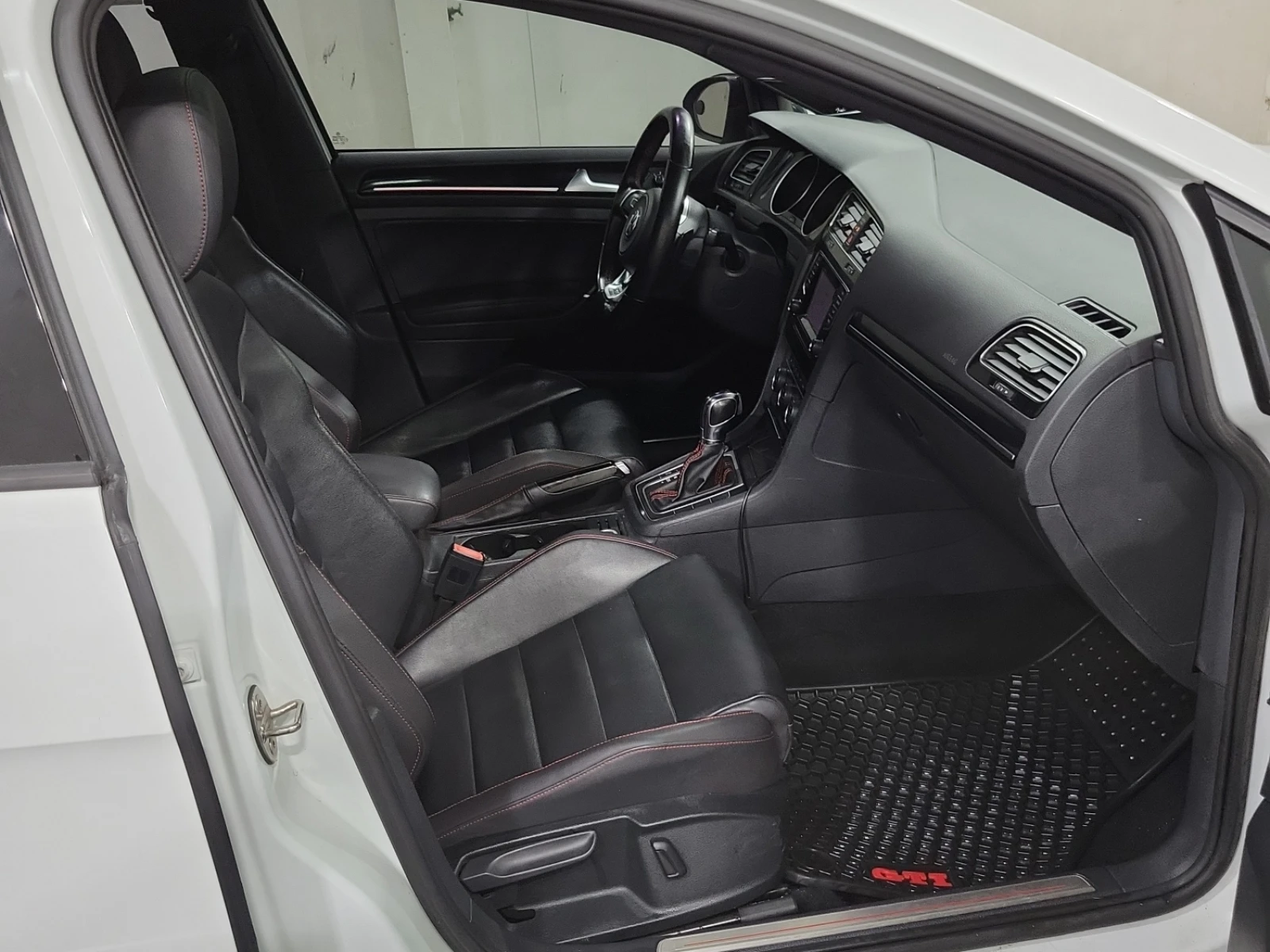 VW Golf GTI * CARFAX * АвтоКредит * Цена до България*  - изображение 9